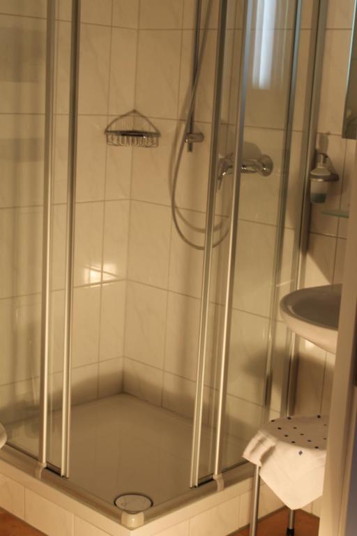 Hotel Haus Kirsch Grevenbroich Quarto foto